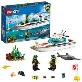 LEGO 60221 City Great Vehicles Diving Yacht Boat Toy with Diver Minifigures, Sea Creatures and Swordfish Figure, Deep Sea Set for Kids 5+ Years Old